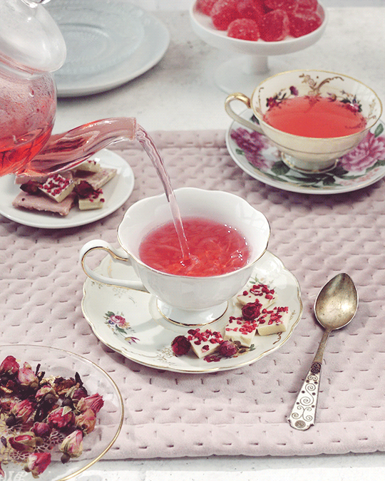 Everblooming Brew; Sweet and fragrant, this tea is said to make patrons 'bloom', enhancing physical features such as hair and skin texture for a day